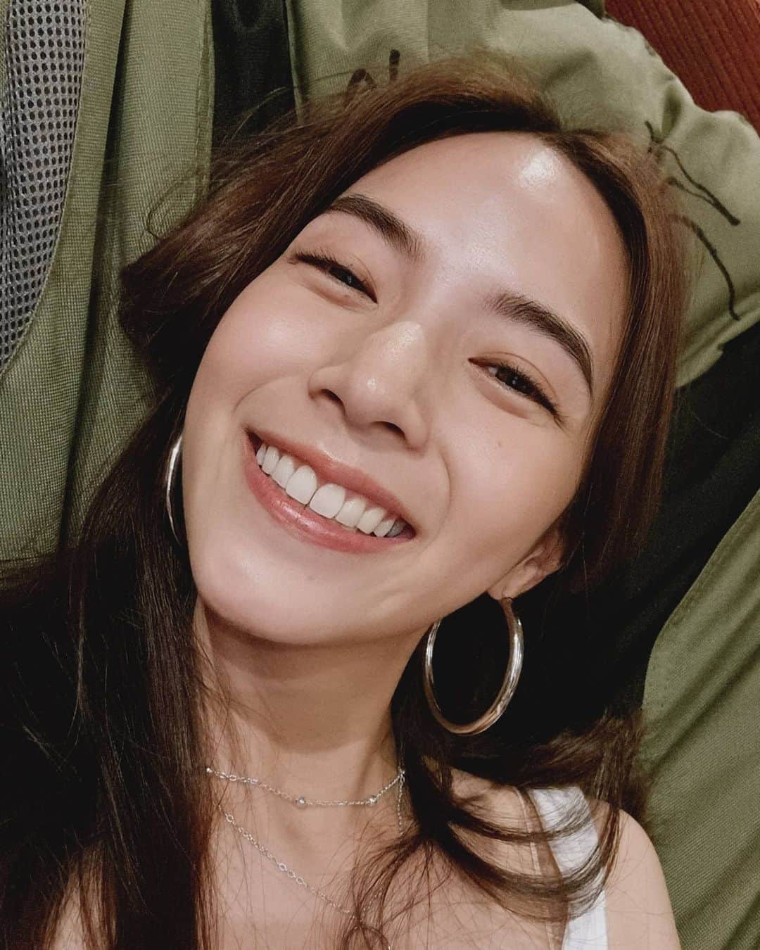 バイトゥーイ・ズワピットのインスタグラム：「สวัสดีวันอาติ๊ด 😁😇😐」
