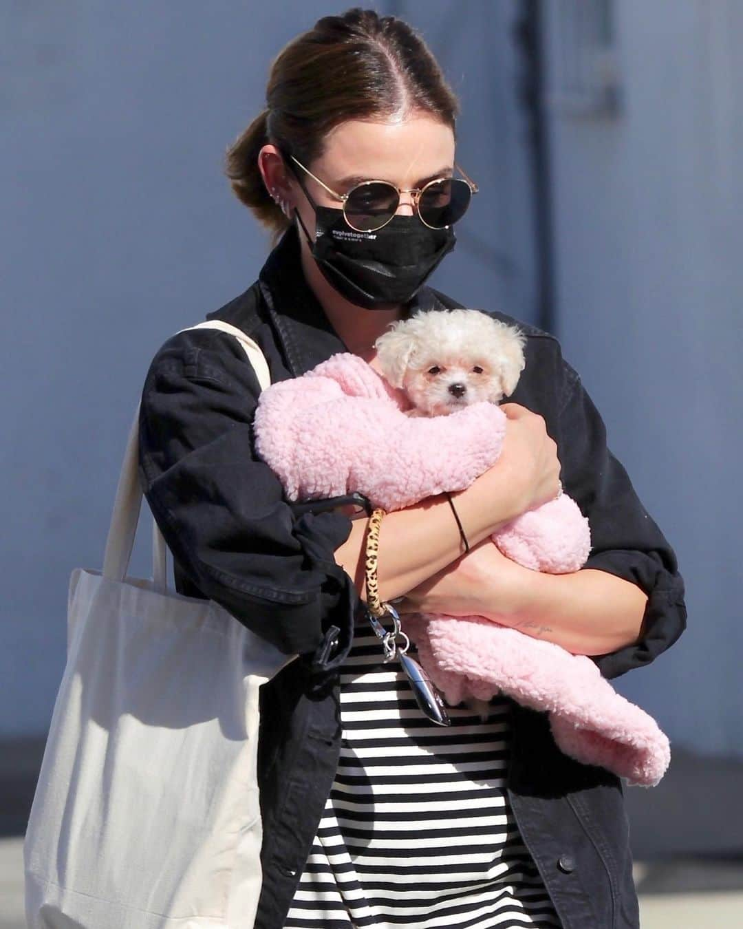 Just Jaredさんのインスタグラム写真 - (Just JaredInstagram)「@lucyhale cozies up to her newly adopted puppy she named Ethel! #LucyHale Photos: Backgrid」2月7日 11時47分 - justjared