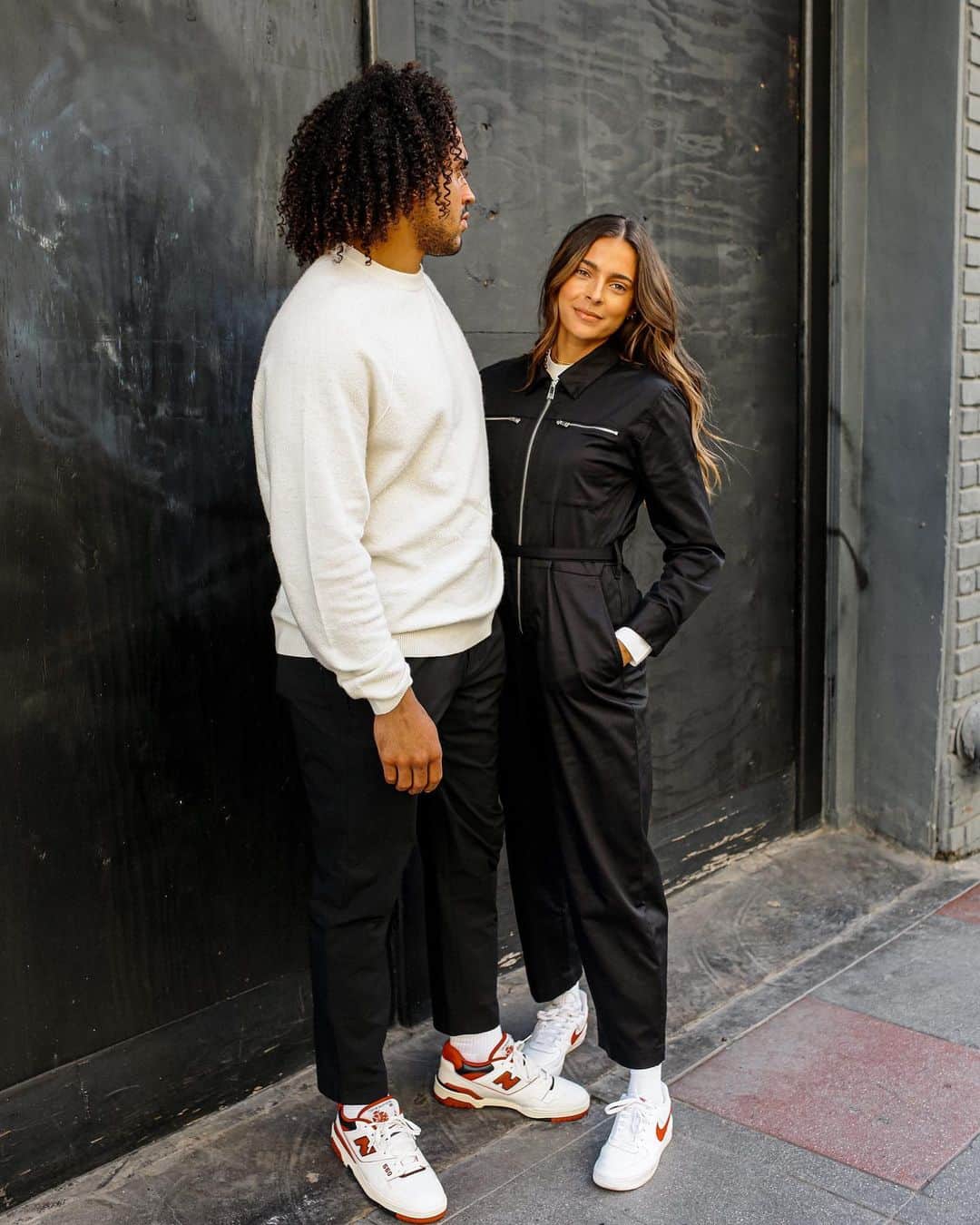 Banana Republic さんのインスタグラム写真 - (Banana Republic Instagram)「Athletes @allycourtnall and @erickendricks54 taking their style to new heights with performance essentials from BR Standard. Swipe through to see them styling different pieces from the line. #ItsBanana #HeWearsBR」2月7日 11時52分 - bananarepublic