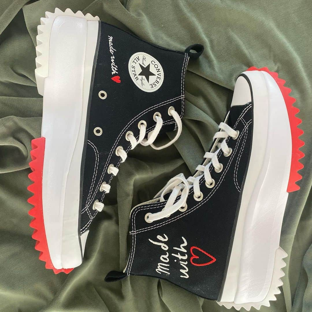 STYLERUNNERさんのインスタグラム写真 - (STYLERUNNERInstagram)「Sneaker Crush Sunday: Spread the love all year round with these kicks. ❤️❤️ The Converse Run Star Hike sneakers are embroidered with hearts and a 'Made With Love' messaging. #sneaker #converse」2月7日 17時24分 - stylerunner