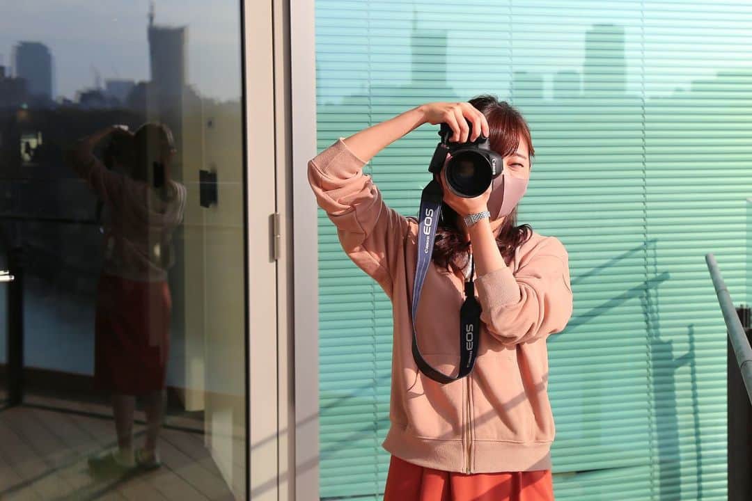 読売テレビアナウンス部さんのインスタグラム写真 - (読売テレビアナウンス部Instagram)「【ポトレ企画📸番外編】 “撮る側“の岩原が“撮られる側に“？！  被写体になるつもりは 全くなかったんですが…。  中谷アナが突然 「私が岩原を撮る！！！！！」 と言い出したのでカメラをお渡し。笑  シチュエーション等も中谷アナ発です。 まさかでしたが、ありがとうございます！  ＊その中谷アナのポトレ写真は今夜公開！＊  >>>>>>>>>>>>>>>>>>>>>> そのほかの写真は @ytv_iwahara  のアカウントでご覧いただけます <<<<<<<<<<<<<<<<<<<<<<  #ytv #読売テレビ #アナウンサー  #photography #photo #5dmarkiv  #portraitphotography #portrait  #東京カメラ部 #ポートレート  #canon85mmf18 #camera  #かんさい情報ネットten  #中谷しのぶ #岩原大起」2月7日 12時04分 - ytvana_official