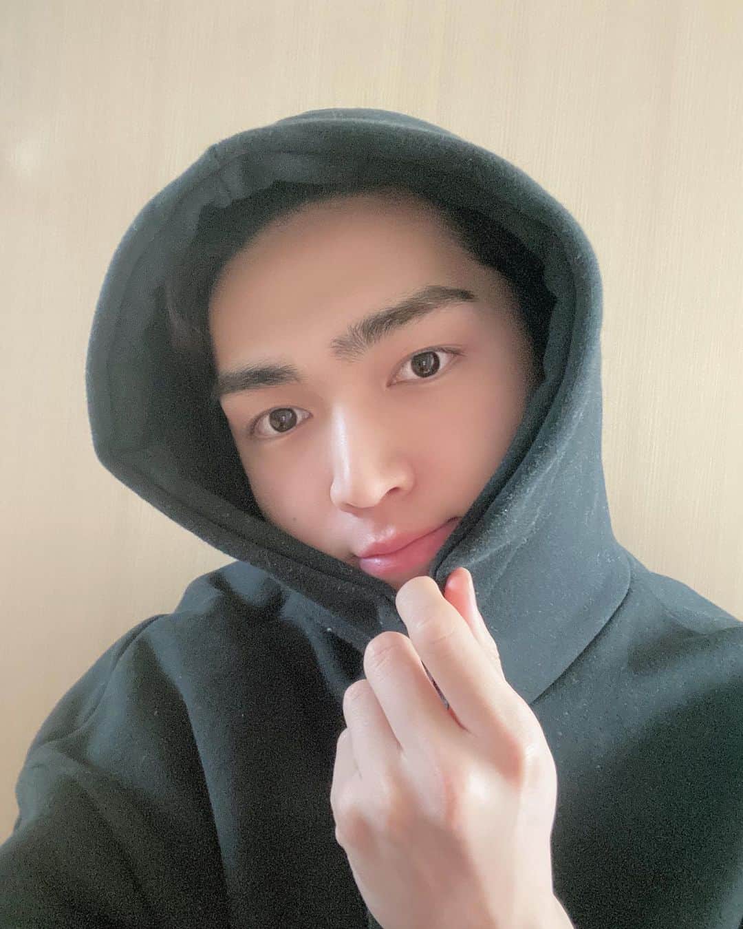 UP10TIONのインスタグラム：「오늘 점심은 콩반찬?! #up10tion #규진 #gyujin」