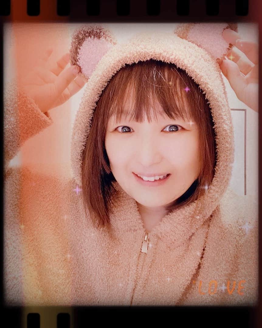 倉田雅世のインスタグラム：「Facebookページ、更新しました。 好きな人たちとやりたいことができるしあわせに感謝する日々です。 たいへんなこともあるけれど、ささやかでも楽しいものをつくっていけたらと思います🌸 #倉田雅世 #倉嶋らむね」