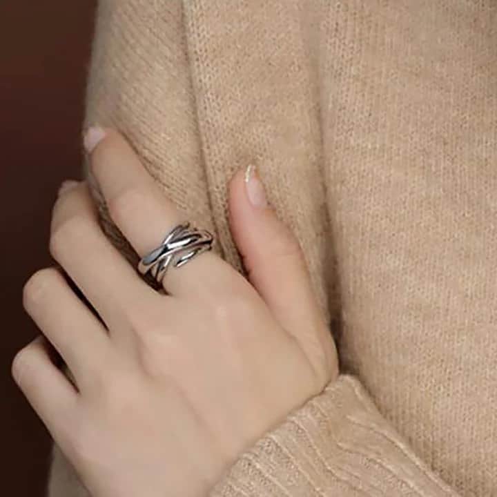 THREE A【スリーアッシュ】さんのインスタグラム写真 - (THREE A【スリーアッシュ】Instagram)「・ ・ ché ché 週末限定クーポン🎫 本日最終日です‼︎ PM23:59までとなっております⏳ ・ 新しいライン ché ché より全商品にお使いいただける ¥500 OFFクーポンを発行中です💍 1アイテムに1枚お使いいただけます🙌🏼 ・ ぜひ楽天市場からご覧ください🌿 ・ 商品等のお問い合わせは下記メールアドレスへ ご連絡お願い致します✉️ three-ash@shop.rakuten.co.jp ・ ・ #シルバーアクセサリー#ネックレス#リング #silver#silver925#シルバー925 #three_a #3A #スリーアッシュ#アクセサリー #シンプル#大人カジュアル#925silver #ピアス#ブレスレット#指輪 #イヤカフ#イヤーカフ#エクラ#éclat #週末限定#3日間#coupon#クーポン#最終日」2月7日 12時20分 - three_a_3a