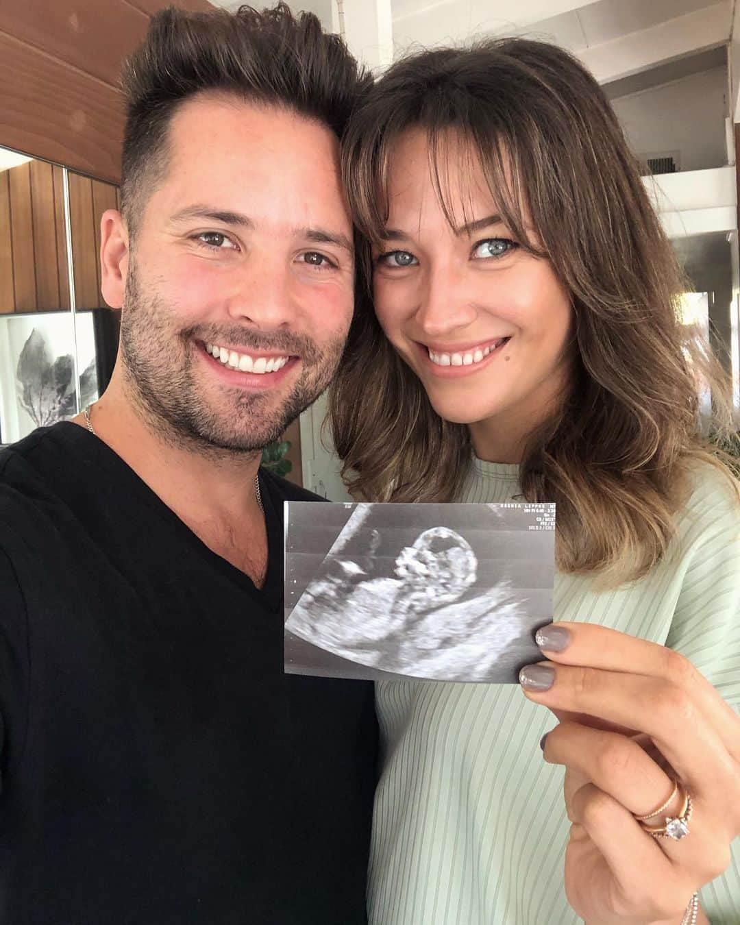 Samuel Lippkeのインスタグラム：「We’re having a BABY!!!」