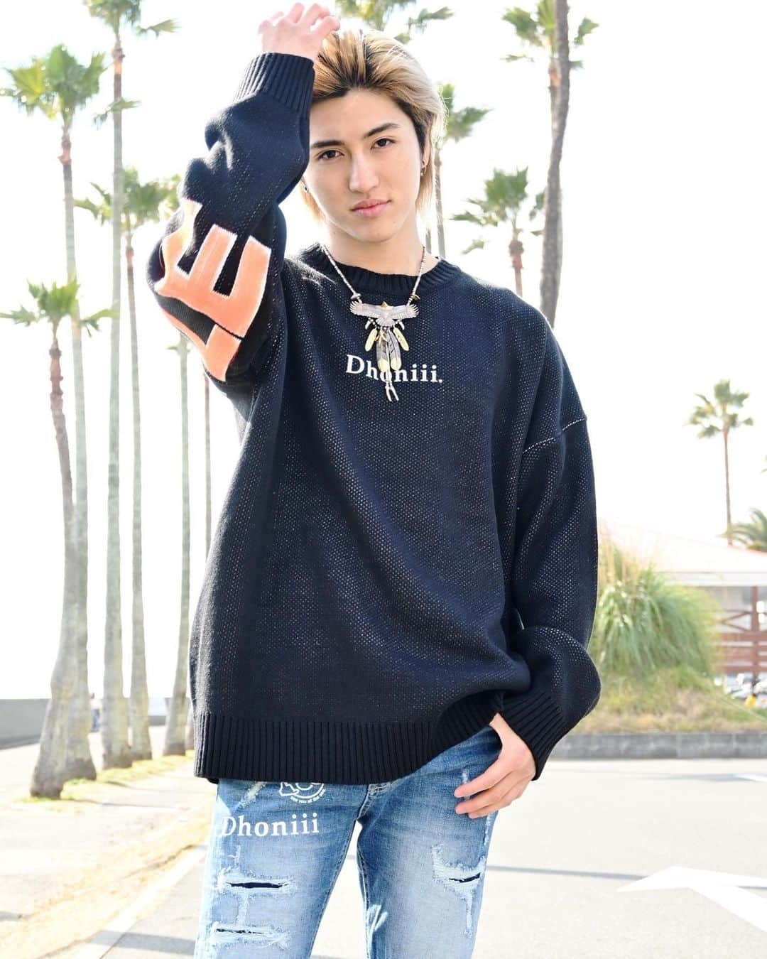 原田デイビッドのインスタグラム：「FREESTYLE 🤙 (black)   @dhoniii_official   #dhonii #black #sweater #fashion #style #mensstyle #mensfashion #beach #sea #freestyle #model #asianmodel #asianboy #asianmen #黒 #ニット #ニットコーデ #ファッション #スタイル #モデル #海 #2021」