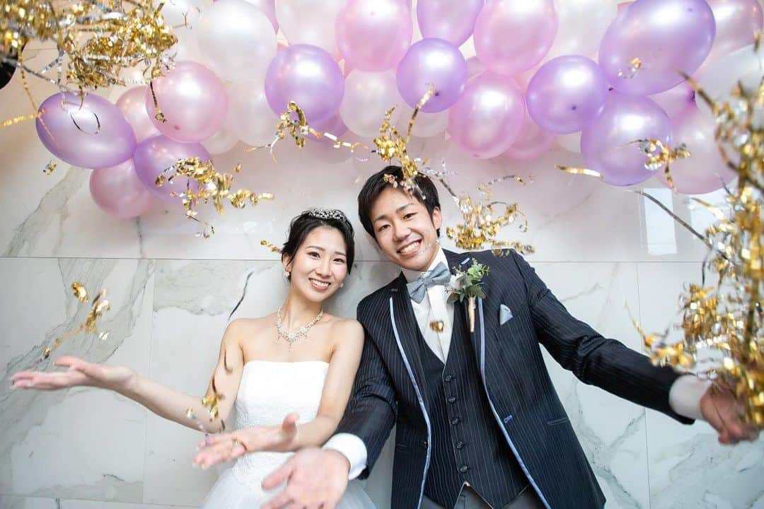 アンジェローブ 名古屋 結婚式場のインスタグラム：「. @weddingisland_angerobe をフォローして. 『 #アンジェローブ 』のタグで. お写真を投稿してくださいね＊*. . ——————————. .  お好きなアイテムを持ち寄って お洒落な写真を撮りましょ✨  . ——————————. . -アンジェローブの公式HPをcheck＊* http://www.angerobe.co.jp/sp/ -ブライダルフェアの予約はコチラから♪ http://www.angerobe.co.jp/sp/fair/ . ——————————. . ぜひ『 #アンジェローブ 』のハッシュタグで. ウェディングの写真を投稿してくださいね＊*. ステキなお写真はこちらのアカウントで. リグラムさせていただきます♪. . また『#アンジェローブ』のハッシュタグで. 投稿していただいた#アンジェ嫁 様は. 必ずフォローさせて頂きます💕  プレ花嫁さんも卒花嫁さんも. ずーっと繋がっていきましょう💕 ——————————. . #新郎新婦 #結婚式写真 #wedding  #weddingdress #👰 #ウェディングドレス #tuxedo #白タキシード #タキシード #バルーンウエディング #プレ花嫁 #ナチュラルウエディング #結婚式準備 #フォト婚 #東海プレ花嫁 #名古屋プレ花嫁 #リゾート婚 #アンジェローブ  #名古屋結婚式場 #婚約 #プロポーズ #港区 #金城ふ頭 #写真結婚式 #海外挙式 #結婚式どうしよう #コロナに負けるな」