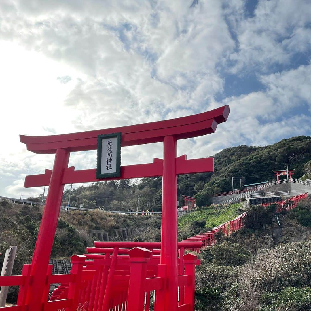 水谷千重子さんのインスタグラム写真 - (水谷千重子Instagram)「来週14日に超老舗番組 読売テレビ　日本テレビ系列 『遠くへ行きたい』 に友近ちゃん出演しますわよ🙋‍♀️もう大好きすぎる場所人に出逢いました😍😍😍 朝7時からでちょっとはやいけど是非ご覧になって！！ 地区によって放送時間日にちもかわりますからご注意くださいませ🙇‍♀️🙇‍♀️ #遠くへ行きたい #犬の副住職 #山口 #下関 #長門 #元乃隅神社 #女将劇場」2月7日 12時52分 - mizutanichieko