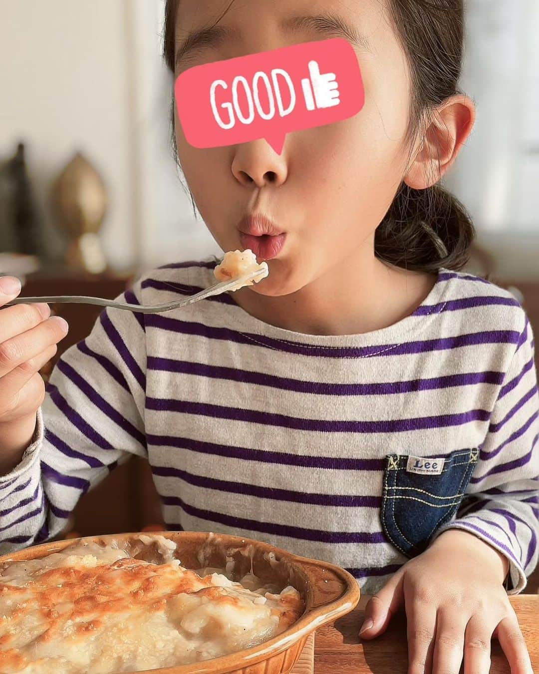 金子貴俊のインスタグラム：「今日のランチは クリームシチューのあまりをドリアに(^^) とっても美味しい様で「100点満点！」いただきました😍」