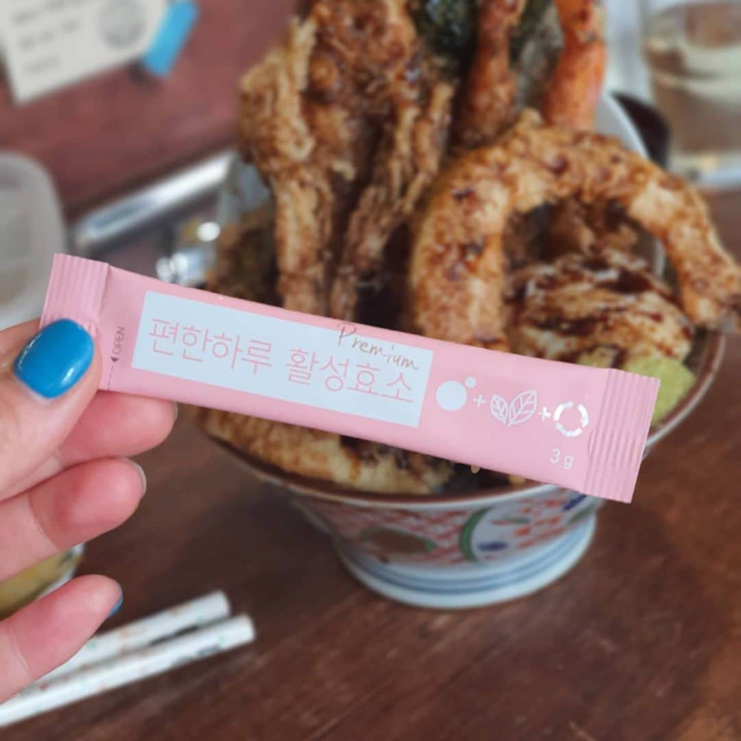 ユ・ハナさんのインスタグラム写真 - (ユ・ハナInstagram)「효소와 나의 밥상 사진들은  백개도 넘는 듯해요😊  나이드니 없으면 불안한게 한두개가아니라는..😭  저만 이런거 아니죠  효소 오늘 마지막날이에요.  설날 앞두고 처음으로 아주 길~었던 오픈이였어요!  좋은선물 되시길바래요. 소중한 사람에게도 내 몸에게도❤  💟오피셜계정 @fromhana111 💟제품문의 kakao talk ID '프롬하나cs' 💟구매는 상단프로필란의 파란색 링크주소인 프롬하나닷컴 클릭 ✔」2月7日 13時14分 - hahana111