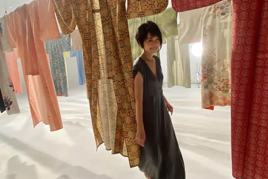 畑亜貴さんのインスタグラム写真 - (畑亜貴Instagram)「撮影時に並べられた着物達が素敵で、でも終わったら速やかに片付けられていく様子に無常を感じました。  今日は後ほど「雨月物語 - 懐古庭園 Vol.04 - 」詳細お知らせしますね。」2月7日 13時31分 - akihata.jp