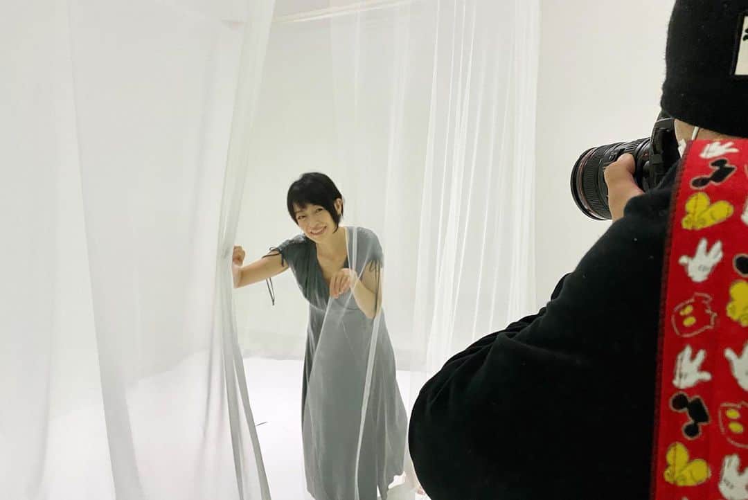 畑亜貴さんのインスタグラム写真 - (畑亜貴Instagram)「撮影時に並べられた着物達が素敵で、でも終わったら速やかに片付けられていく様子に無常を感じました。  今日は後ほど「雨月物語 - 懐古庭園 Vol.04 - 」詳細お知らせしますね。」2月7日 13時31分 - akihata.jp