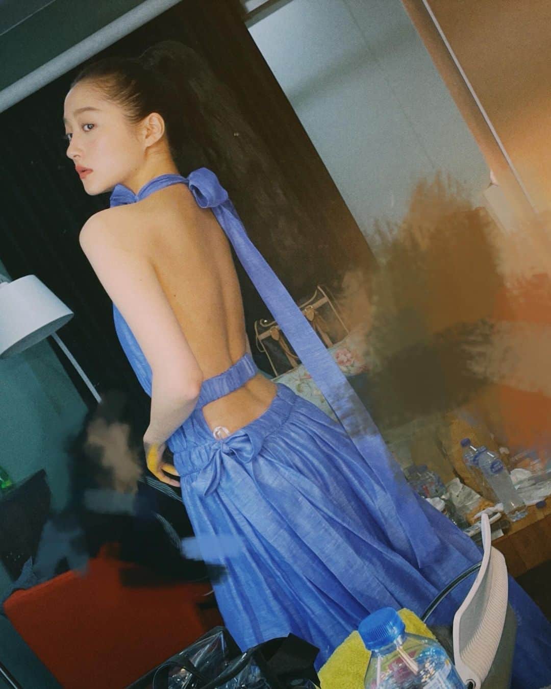 クアン・シャオトン（Guan Xiaotong）のインスタグラム：「💙🖤♥️ 🔙」