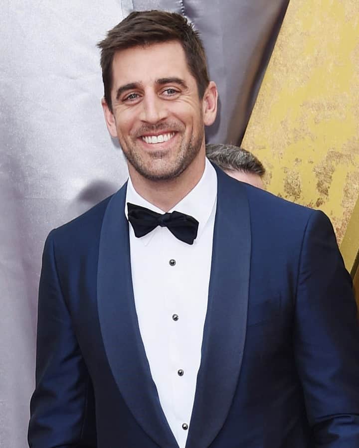 E! Onlineさんのインスタグラム写真 - (E! OnlineInstagram)「The tundra has frozen over: Aaron Rodgers announced that he's engaged while accepting his third MVP award at tonight's NFL Honors ceremony. 👀 The big little details are in our bio. (📷: Getty)」2月7日 14時01分 - enews