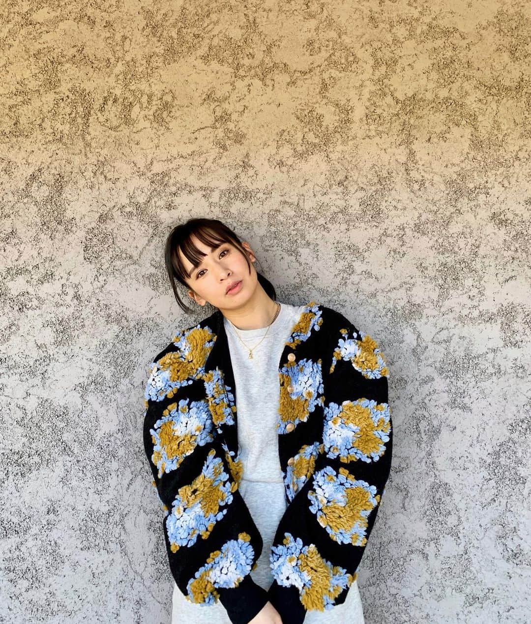 持永真実のインスタグラム：「なつはちゃん @natsuha_maeyama がセレクトしている @105__official のカーディガン🧡💙  お気に入り❤︎」