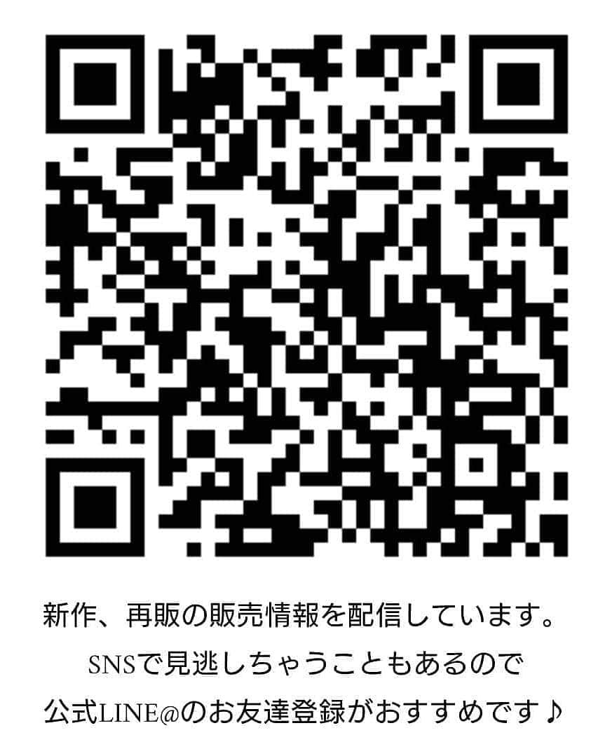 平アスカさんのインスタグラム写真 - (平アスカInstagram)「みなさんの"1年後の想像"を聞かせてください💭💓 （コメント、DMなどで気軽に回答してみてね！ インスタライブ配信でみなさんの想像についてお話します！） . . 1年後は誰のどのような身体になって どんな服をきて どんな場所で 誰となにしてる？？ . . って考えてるこのときのわくわくする気持ち、わたしもこんな身体になれるかな〜✨って未来の自分の身体に希望を持つ気持ちを　@lildor_official デザインにしました！ . . . 自分のゴールを設定し、なりたい自分を想像する時間を楽しんでください🥰 "1年後の想像" ビッグシャツワンピース . . 2/（金）21:00〜販売スタート。 20:30〜インスタLIVE配信です。 . 販売情報はLINEから🌿 スワイプまたは プロフィールのLiLDOR公式LINE@からご追加できます。 . ============================= ペンタゴンネックドルマンワンピース 販売中。 ¥18,500 ============================== . #lildor #リルダール #ワークアウト #ワークアウトに出かけるドレス #workout #training #yoga #dress #teshioni #トワル」2月7日 13時58分 - asucataira