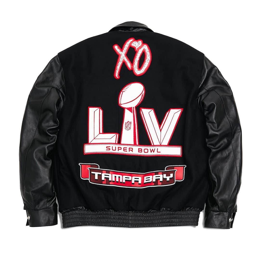HYPEBEASTさんのインスタグラム写真 - (HYPEBEASTInstagram)「@hypebeaststyle: @theweeknd has teamed up with the @nfl, @rocnation, and @bravadousa to deliver three capsule collections in celebration of his highly-anticipated Pepsi Super Bowl LV Halftime Show performance. Joining forces with @jeffhamilton, @warrenlotas, and @wilsonfootball, the release is billed as the NFL’s most extensive product launch with a Super Bowl Halftime Show performer ever. Find out where to get your hands on the merch via the link in bio.⁠⠀ Photo: The Weeknd」2月7日 14時00分 - hypebeast