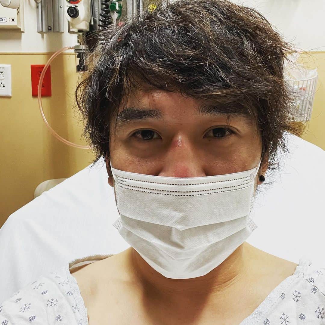 田原直哉のインスタグラム：「たくさんの心配するDMをいただいたので報告だけさせていただきます。 ところどころ痛む箇所はありますが、CTの結果大きな損傷は見受けられませんでした。鼻の骨にヒビは入ってたくらい。エアリアルではバランスを崩しながら転倒することは珍しくありません。危険すぎるのでコース内に車を展示するのはやめていただきたいです。今回はラッキーだった。 I just small fractured my nose. #fish」