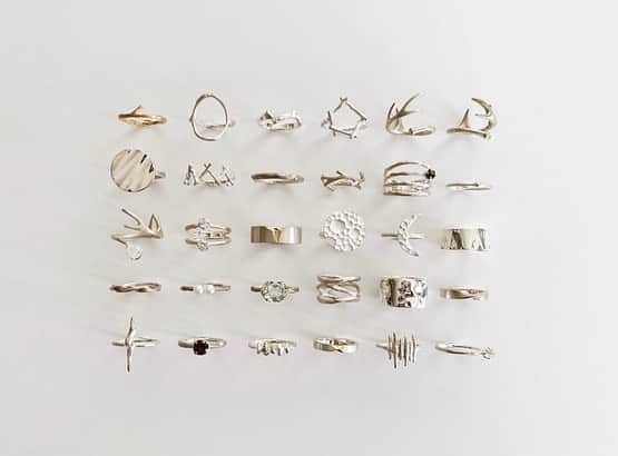 吉祥寺PARCOのインスタグラム：「『Lydlys（リドリス）』﻿ @lydlys_jewelry  ﻿ 2021.2.5(金) - 2021.2.11(木)﻿ 吉祥寺パルコ 2F エスカレーター横﻿ スターバックスコーヒー前﻿ ﻿ Lydlys（リドリス）は、Yamada Shingoが﻿ デザインから制作までを手がける﻿ “自然を身にまとう”をテーマにした﻿ ジュエリーブランドです。﻿ ﻿ 海のそばのアトリエでつくられるジュエリーは﻿ 有機的でエッジのきいたユニークなデザインが特徴です。﻿ ﻿ うつくしい天然石ジュエリーを選んで﻿ お仕立てするオーダーも…﻿ ﻿ #吉祥寺 #パルコ #PAPCO #kichijoji #吉祥寺パルコ ﻿ #リドリス #lydlys #ジュエリー #天然石 ﻿ #ジュエリーブランド #指輪 #イヤカフ #ネックレス﻿ #リング #ペアリング」