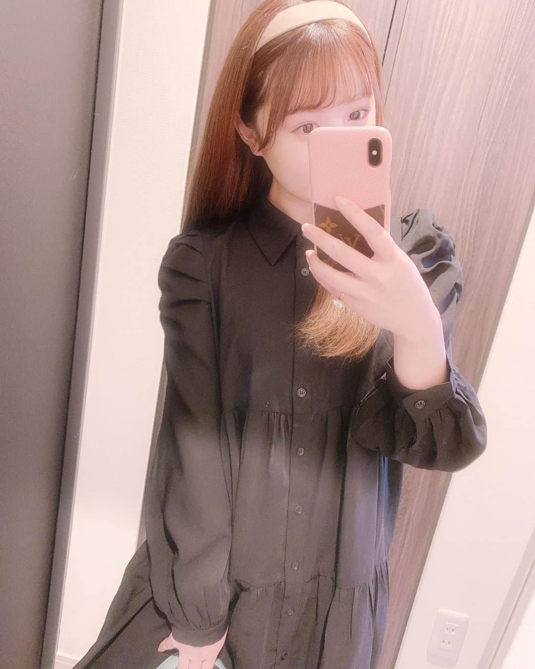 平野もえさんのインスタグラム写真 - (平野もえInstagram)「🖤🖤🖤  #私服 #私服コーデ #ワンピース #黒コーデ #カチューシャ #パンプス #鞄お気に入り」2月7日 14時47分 - moe_11.08