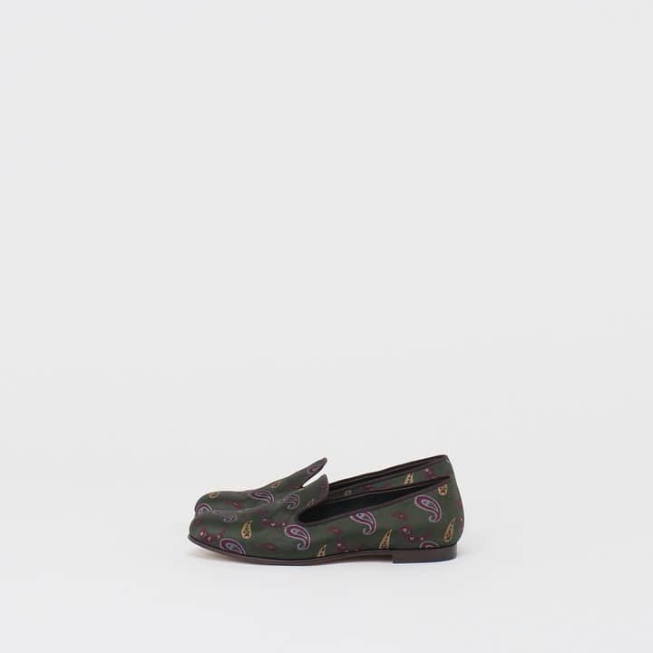 エンダースキーマのインスタグラム：「2021ws(winter/spring)﻿ model: roompumps﻿ color: paisley, flower, eyeball﻿ ﻿ delivered *flagship stores @sukima_shop and retailers in Japan﻿ *aborad: mid Mar﻿ ﻿ #henderscheme #2021ws #productvideograph」