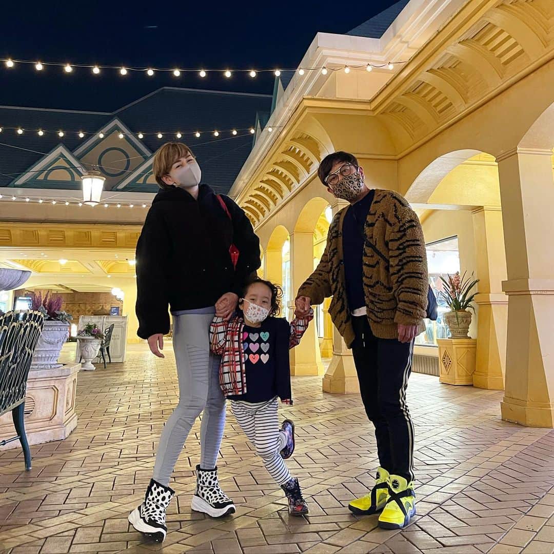 トムセン陽子さんのインスタグラム写真 - (トムセン陽子Instagram)「靴派手家族。  #family #boots」2月7日 15時10分 - yokothomsen