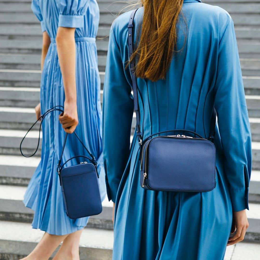 エポイさんのインスタグラム写真 - (エポイInstagram)「【Shiki】New Color -Fuji-  21SS Collectionより、新色の【ふじ】が登場しております。直営店、オンラインストアよりご覧くださいませ。  #Epoi #21ss #new #spring #summer #epoicolors #madeinjapan #fashion #omotesando #ginza #japan #leather #bag #wallet #Shiki #fuji #shoulderbag #2waybag #squarebag #エポイ #シキ #ふじ #日本製 #革」2月7日 15時18分 - epoi_official