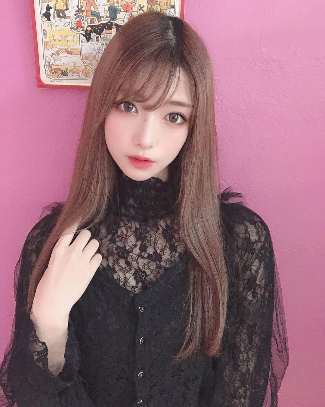れみぱんのインスタグラム：「髪明るいときの写真供養😇 やっぱり髪暗い方がしっくりくるんだけど、それはわかってるんだけど髪色冒険したくなっちゃう😇」