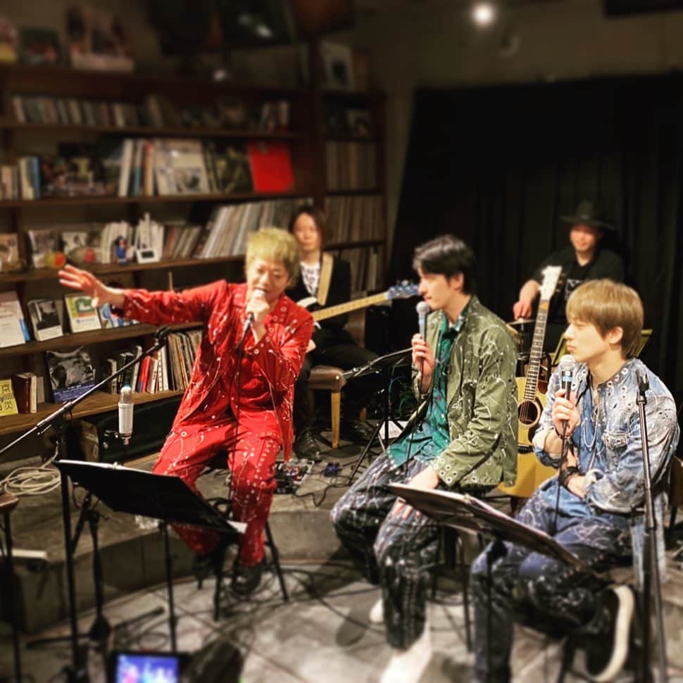 ヨースケコースケのインスタグラム：「【YK配信ライブ出演者衣装提供！】  #ツイキャス #無観客配信ライブ から一夜明けた余韻はいかがでしょうか。  ☆出演者衣装 舞台 #苦闘のラブリーローバー の主題歌を歌った #ヨースケコースケヨースケ 」の衣装を提供頂きました！  #ヨシダミホ さん、ありがとうございました。@yoshidamiho ⭐️」
