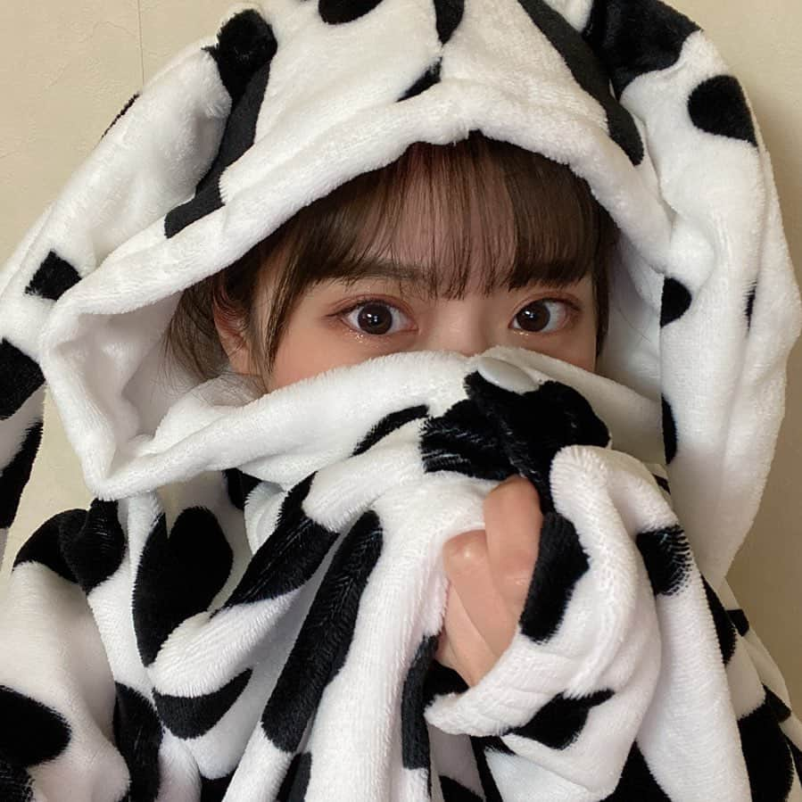 林茜実里さんのインスタグラム写真 - (林茜実里Instagram)「🐮うし  あ、でも私…へびどしだ、、🐍  #牛柄」2月3日 20時09分 - amirihayashi_pimms