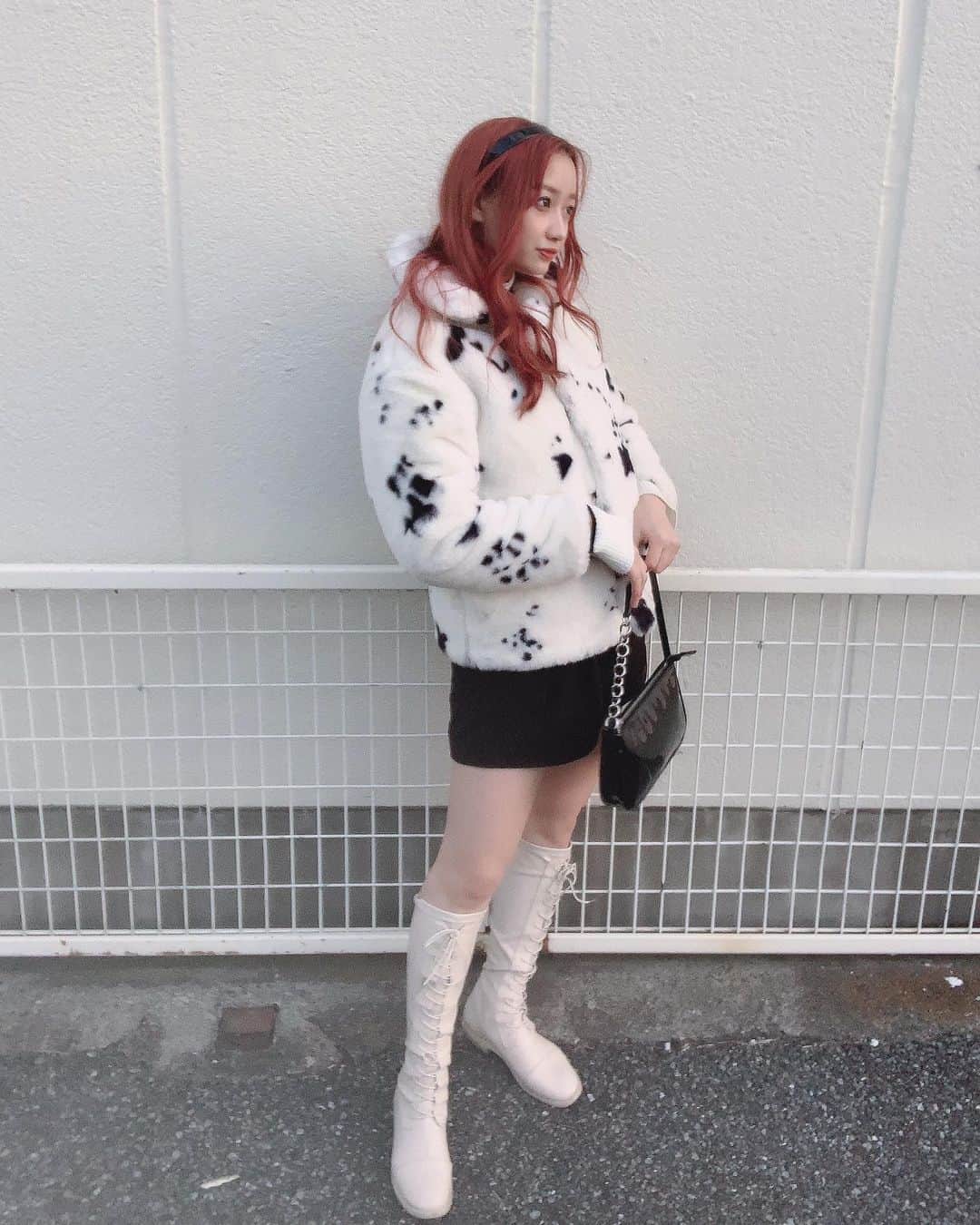 白川れなのインスタグラム：「🧥 ﻿♡ @silly.by.press  👗 ♡ @sly_official  👢﻿ ♡ @holidayandholiday_official  👜﻿ ♡ @bershka  ﻿ ﻿ ﻿ ﻿ ﻿ ﻿ ﻿ ﻿ ﻿ ﻿ ﻿ ﻿ ﻿ #ピンクカラー #ピンクベージュ#pink #hairstyle #haircolor # #daily #daily_photo_jpn #socialdistancing #makeup #美容学生 #メイク #lilac #バンド#portrait #좋아요 #소통 #팔로우 #팔로미 #오오티디 #데일리룩 #패션 #뷰티스타그램 #메이크업 #셀카 #赞 #粉我 #我的最愛 #韓国ヘア」