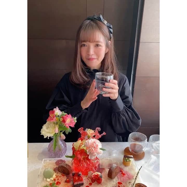 のインスタグラム：「俺たちはマジシャン🧙‍♀️﻿ ﻿ ﻿ ﻿ バタフライピーって紅茶知ってる？﻿ ﻿ 名探偵コナンの「ギスギスしたお茶会」というお話のトリックで使われてた紅茶だからテンション上がった\( ˆoˆ )/﻿ 味もおいしかった😊﻿ ﻿ ﻿ しらちゃんが言ってるおかぼうという方は、アイドル時代に応援してくれてたぉっょぃファンの名前です！﻿ ﻿ ﻿ #ふざける人妻ゆきちゃん﻿ ﻿」