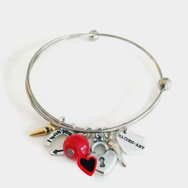 のインスタグラム：「We are in love 🥰  . Discover our Valentine’s Day Jewelry Collection♥️ . Shop link in bio🙌 .  #valentinesday #love #valentines #valentine #valentinesgift #gift #happyvalentinesday #handmade #instagood #gifts #bhfyp #flowers #diadosnamorados #birthday #fashion #art #like #chocolate #mothersday #vday #valentinesdaygift #party #heart #follow #wedding #giftideas #roses #flower #photography #bhfyp」