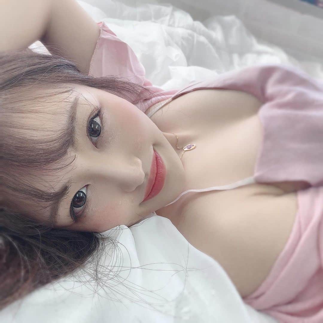 餃子のりさちゃんのインスタグラム：「今まで全撮影断ってましたが 今年から本格的にインスタ頑張ろうと思います🦥♥️」