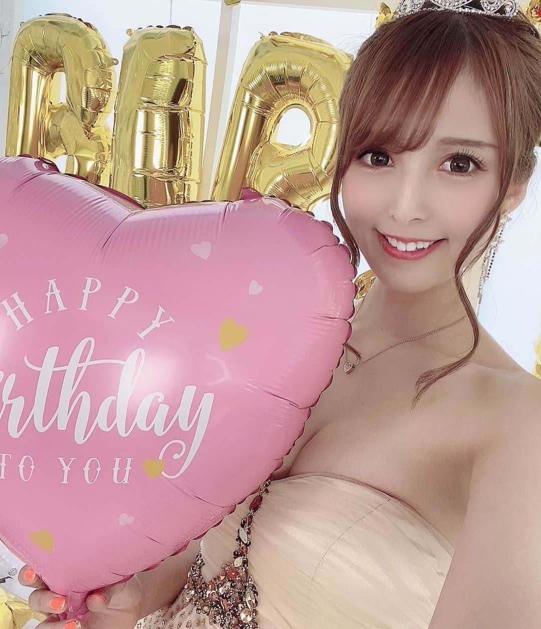 葵井えりかのインスタグラム：「こんばんぽん💝2/20 Birthday撮影会の予約が始まりました❣️ 2月は誕生月なのでイベントいっぱいです！ このご時世ですが体調管理，感染対策をしっかり行い開催するのでぜひ会いに来てください！よろしくお願いします💝えりぽん」