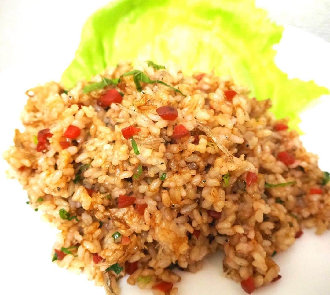多胡安那のインスタグラム：「季節や天気に合わせたメニューを作る、 テンキンCooking!をしました。 メニューは立春をテーマに梅を取り入れた 「カリカリ梅とじゃこのチャーハン」。 これは10年くらい前に出会ったレシピですが、定期的に食べたくなります。 #気象予報士 #フードコーディネーター  #アスリートフードマイスター  #きょうは立春 #でも立春とは名ばかりの寒さでした #自粛中は自炊がはかどります #チャーハン上手になりたい #テンキンCooking」