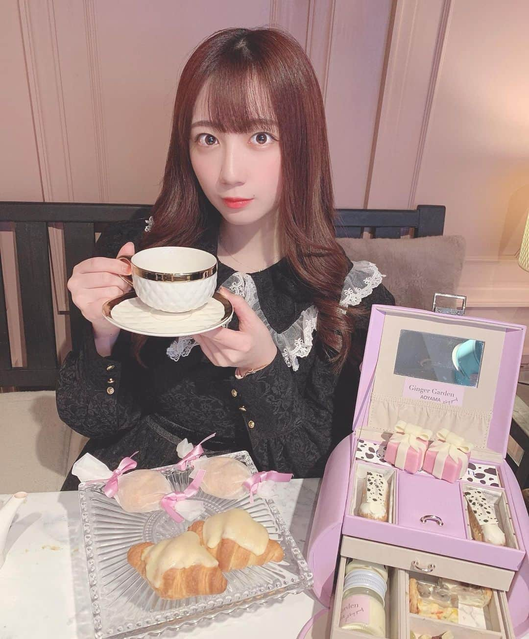 高橋希良さんのインスタグラム写真 - (高橋希良Instagram)「アフタヌーンティー🐩🧁💜可愛くてテンションあがった₍ᐢ.ˬ.ᐢ₎ #アフタヌーンティー #青山カフェ #表参道カフェ #カフェ巡り #gingergardenaoyama」2月3日 18時49分 - kira_takahashi_official