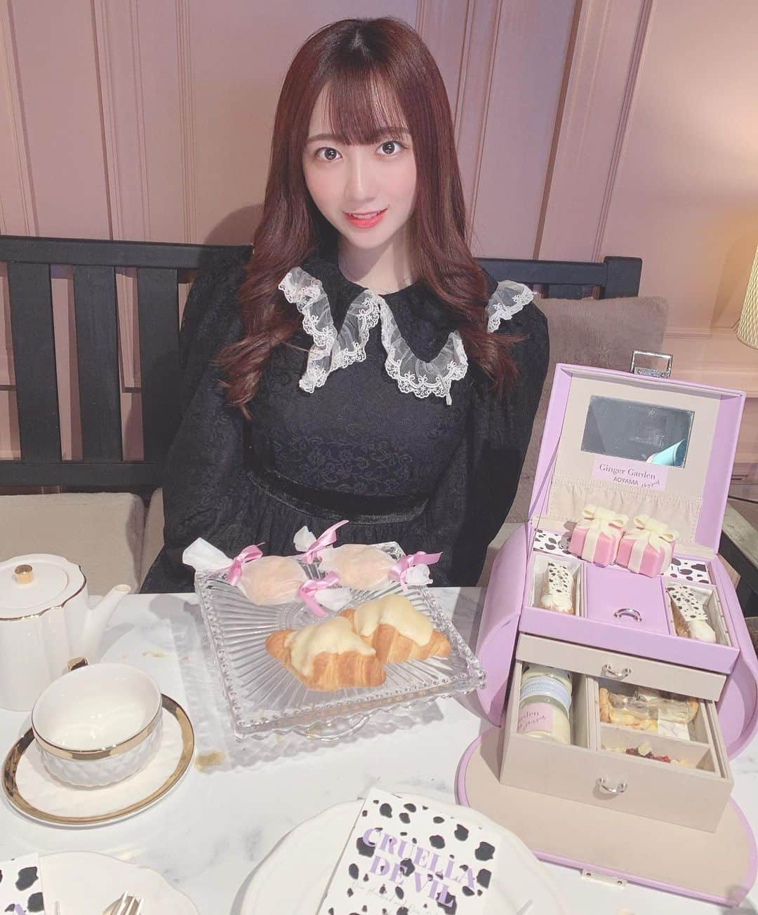 高橋希良さんのインスタグラム写真 - (高橋希良Instagram)「アフタヌーンティー🐩🧁💜可愛くてテンションあがった₍ᐢ.ˬ.ᐢ₎ #アフタヌーンティー #青山カフェ #表参道カフェ #カフェ巡り #gingergardenaoyama」2月3日 18時49分 - kira_takahashi_official