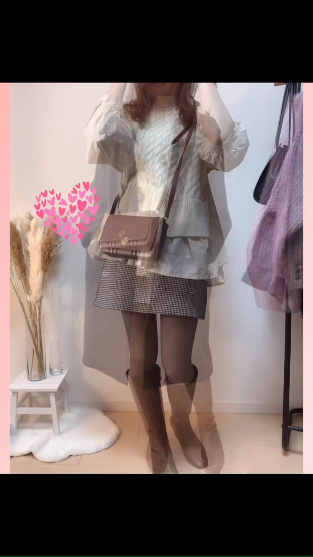 nyaachanのインスタグラム：「* 初リール 実はもう何回目のやり直し投稿か😂これで最後にしたい… 機械オンチの私にはこれが限界です🤣💦 @select.apricot  のニットベストドッキングシャツ着回ししたよ☺️ これ大好きなお洋服なんです🙌 * * #コーディネート #ニットベスト #冬コーデ  #春コーデ #初リール #着回しコーデ #zara#zara購入品#スカートコーデ」