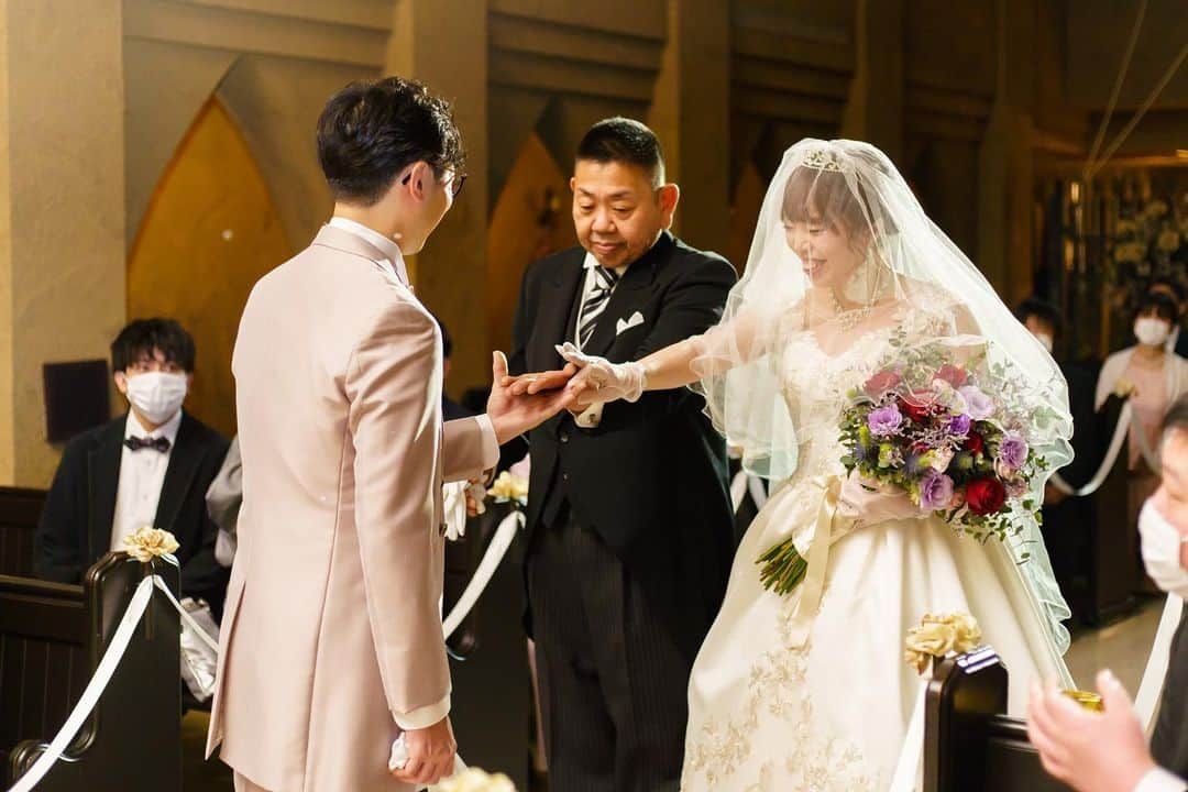 セレス高田馬場さんのインスタグラム写真 - (セレス高田馬場Instagram)「. . . #結婚式 . . おふたりにとっても、 親御様やゲストの皆様にとっても 人生において大切な一日✨ . . 沢山の想いが交わる日✨ . . 結婚式はやはりいいものですね❣️ . . . . 💍》［#セレス高田馬場］［#セレス花嫁］で フェアの様子や当日レポをUP してね✨ こちらのアカウントでもご紹介させて頂きます❣️ 💒【@celestakada】👗【@celesdress】 . . 🤵👰》人気の #ブライダルフェア に参加しよう✨ 詳しくはTOPのURLからHPをcheck👀 . . セレス高田馬場💒 ☎️03-3207-5161 ［営業時間］11:00~19:00［定休日］木曜日 ※詳しくはHPをご確認下さい . . #CELES高田馬場#CELES花嫁 #結婚式っていいね#大切な日#人生一度きり  #大聖堂チャペル#大聖堂挙式#大聖堂 #大人花嫁#式場迷子#幸せのおすそわけ  #感謝の気持ちを込めて#ありがとう #笑顔のループ#チャペル挙式  #ウエディング#ウエディングドレス#タキシード #モーニング#ベールアップ#バトンタッチ #幸せな結婚式#ブラウンチャペル #チャペルフォト#挙式入場#挙式写真」2月3日 19時09分 - celestakada