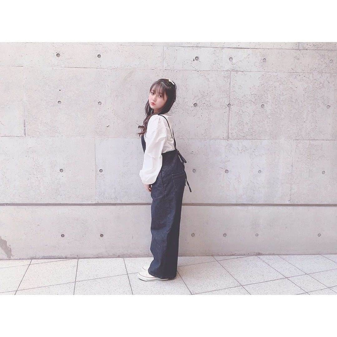 鈴木くるみさんのインスタグラム写真 - (鈴木くるみInstagram)「😳👀✨  #オーバーオール #私服 #リボン #リンゴヘアー #コンバース」2月3日 19時16分 - kurumi_akb48