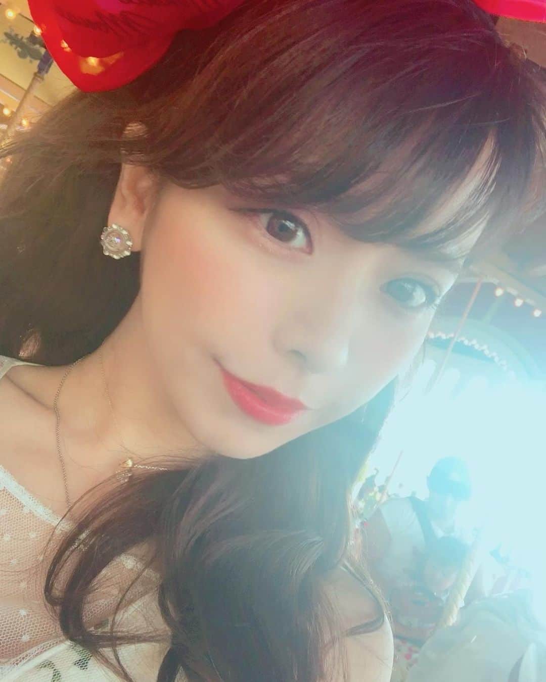まんまるとまとのインスタグラム：「long hair☺︎ ・ 髪長い💇🏻‍♀️ 懐かしすぎる 2年前くらいかな🎀 ・ ・ ・ ・ ・  ・ #disneyland #disney #tokyodisneyland  #japanesegirl #kawaii #longhair  #disneyprincess #disneyphoto #hongkongdisneyland  #visitjapanjp #visitjapan #traveljapan  #travel #dress #wedding #ディズニーコーデ #ディズニーランド #ディズニー写真部  #フォトウェディング #ウエディング #ロングヘア  #ディズニープリンセス #香港ディズニーランド #巻き髪」