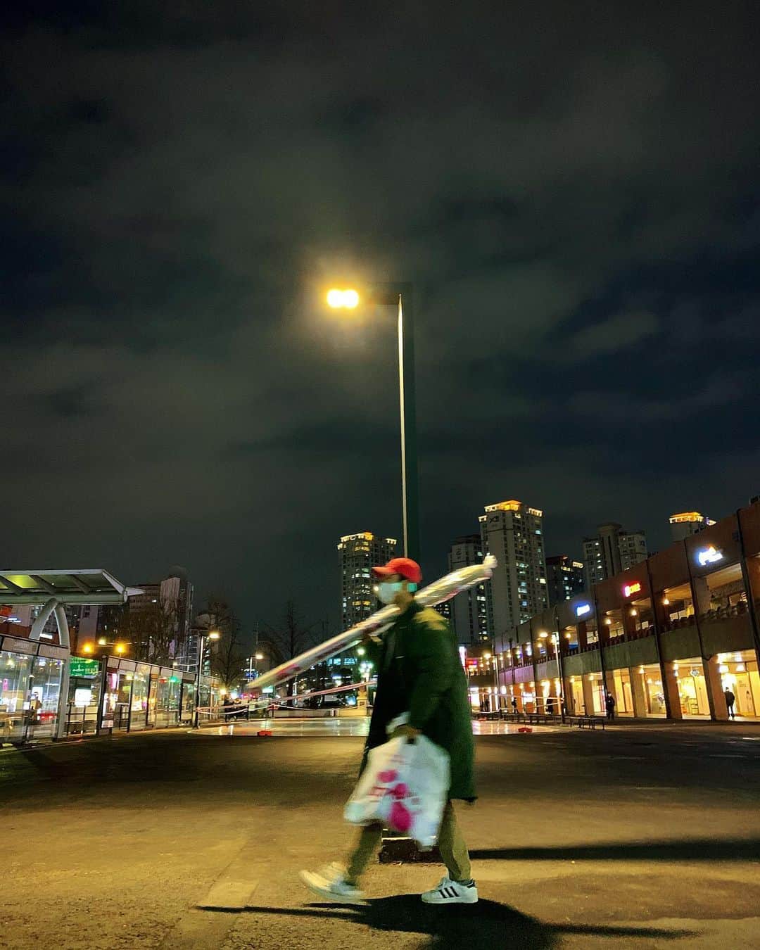 ヒョンミン さんのインスタグラム写真 - (ヒョンミン Instagram)「유일한 사치 ❤️」2月3日 19時09分 - woo.jaka