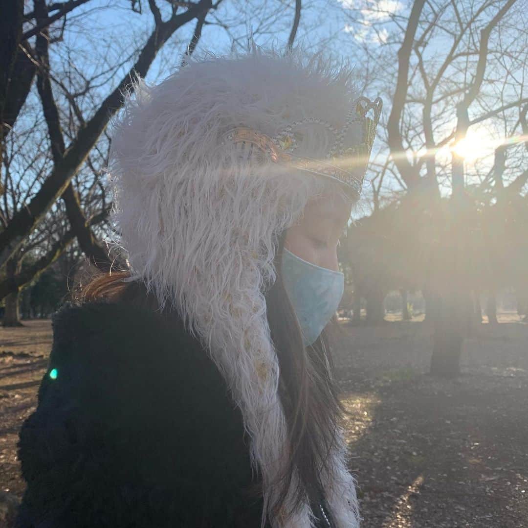永瀬沙世のインスタグラム：「happy birthday 🎂 baby Yumi.    2/3❤︎ 公園でお散歩お祝い   #bestfriend」