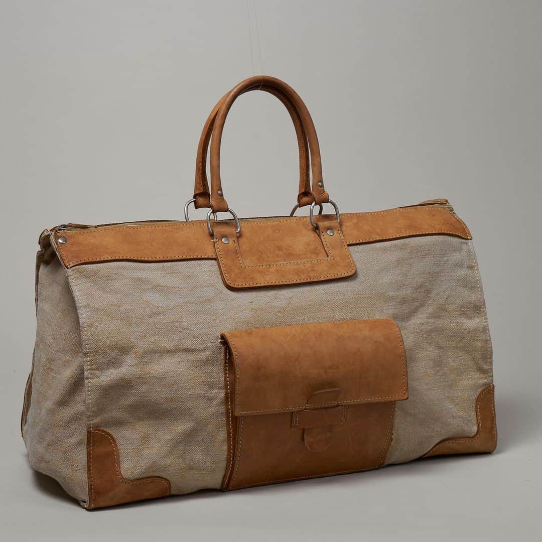 ブリーさんのインスタグラム写真 - (ブリーInstagram)「"The Weekender has been in my life for a very long time. My mother bought this one for my father in Barcelona. I slept in this bag when I was a toddler. Today it's mine and maybe someday I'll put my kids in it when they want to sleep. Right now it's still a very faithful and constant companion on my travels." - Simon   Special thanks to: @simonlohmeyerphoto @marvin_kampermann @williamgiovanni @armin_vogl @sony  #50yearsofbree #anniversary #lifeisajourney #breesince1970 #madetomakeadifference #breevolution #handbags #leatherbags #purequality #purefashion #sustainablefashion」2月3日 19時20分 - breesince1970