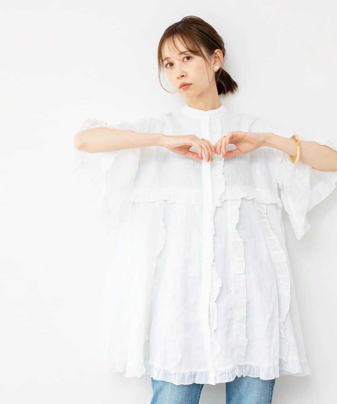 はれこのインスタグラム：「☕️🫖 . お問い合わせの多かったブラウス、 予約スタートしました🌻 ふりふりのふわふわです〜🐣 . #iena #イエナ #baycrews #ベイクルーズ #newarrival」