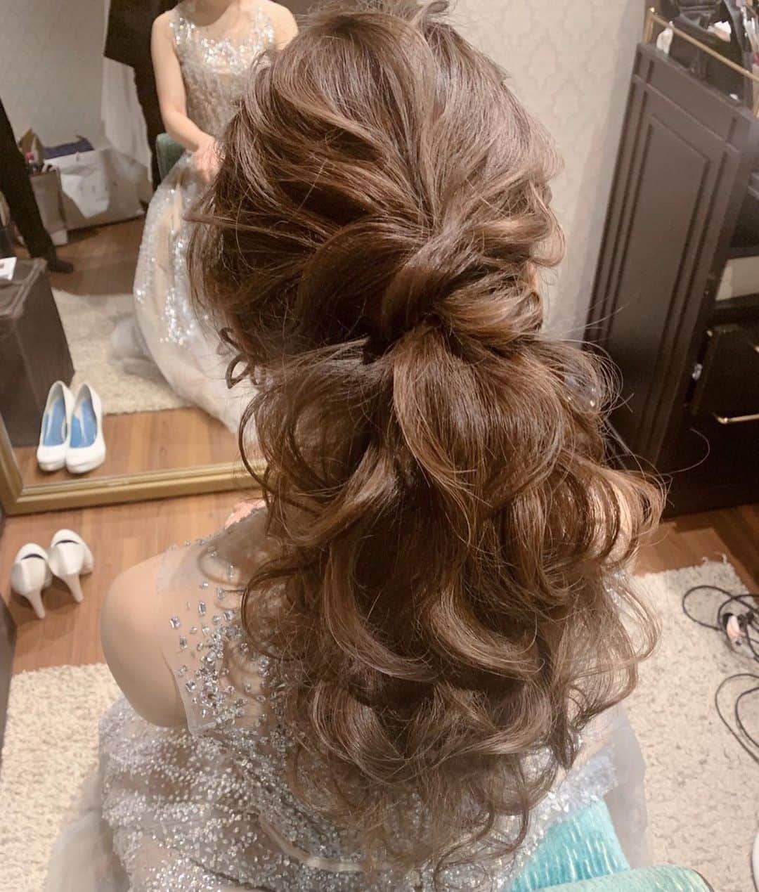 yuudaiさんのインスタグラム写真 - (yuudaiInstagram)「Our bride hairmake up 𓆸  ポニーテールで顔まわりは後毛で抜け感と遊びを入れてます🙌🏻✨」2月3日 19時34分 - maison.de.rire