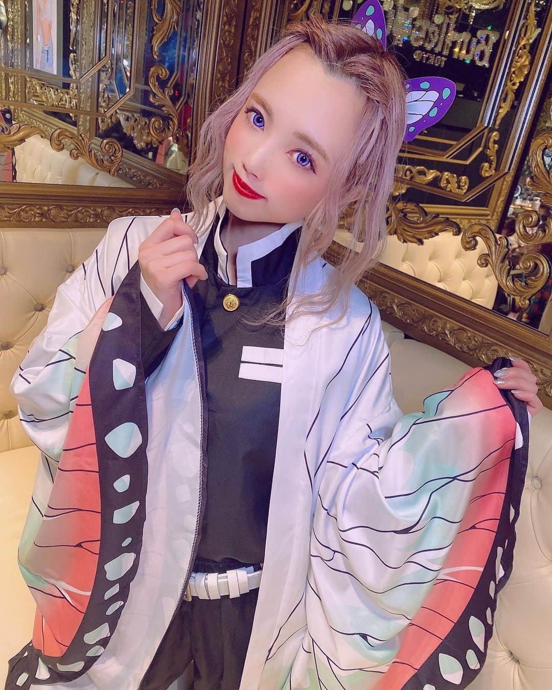 yokoのインスタグラム：「. 『こんばんは　今日は月が綺麗ですね』 . . . . . . . . . . . . . . . . . . #鬼滅の刃#胡蝶しのぶ#コスプレ#コスプレイヤー #エンタメ活動を止めない #アジア一のエンターテインメント #burlesque#burlesque lesquetokyo#バーレスク東京#ダンサー#透明少女#model#hairmake#makeup#love#ootd#fashion#instagood#instalike#instafashion#tokyo#purple #お洒落さんと繋がりたい#カメラ好きな人と繋がりたい#モデル#東京」