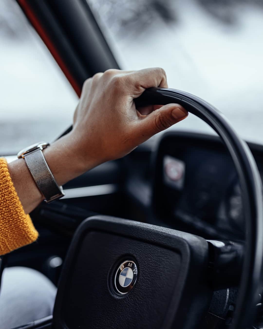 BMWのインスタグラム：「Never too old to have fun. The first generation of the BMW 5 Series. #BMW #5Series #BMWClassic @romanraetzke @bmwclassic」