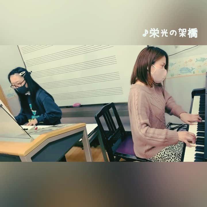 のインスタグラム：「こんばんは😊  練習の時、この前のLiveの話に… 配信アーカイブがないので、自分で撮ったのが🆗なら今度載せますね✨  そして‼️滞っていたHPやFBも稼働しました😅 【公式HP】rion517.com 【公式FB】facebook.com/rion517  見に行ってみてね🤗  〜HiKaRi 次回の新曲〜 #栄光の架橋 #ゆず #Dearest  #エレクトーン  #RION #hikari  #藤本凜音  #音楽ユニット　 #Libraryconcert #山口県 #周南市  #徳山駅 #徳山駅前図書館　 #1stAlbum #シンガーソングライター #3月25日　 #タイムマシン　 #女子高生シンガー　 #CD全国発売　 #弾き歌い　 #エレクトーン弾き歌い　 #フォローお願いします」